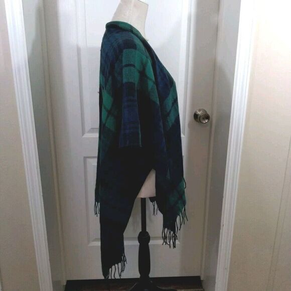 Viv & Lou Woman's One Size Green Plaid Wrap Shawl With Fringe 100% Acrylic NWT - Picture 4 of 8